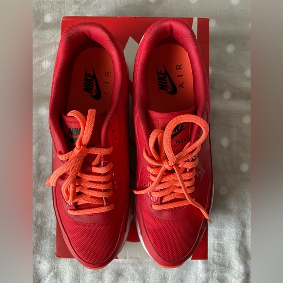 Women’s Air Max 90 Ultra Essential. - Picture 14 of 16